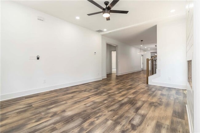 Photo - 2884 Thompson Cir