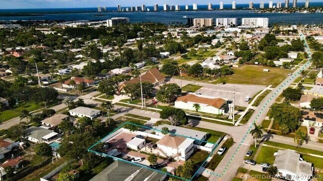Photo - 305 Cypress Dr Unit 1