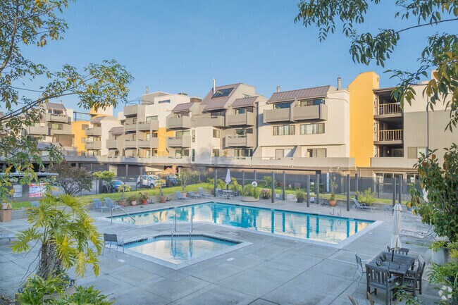 Piscina - Portobello Condominiums