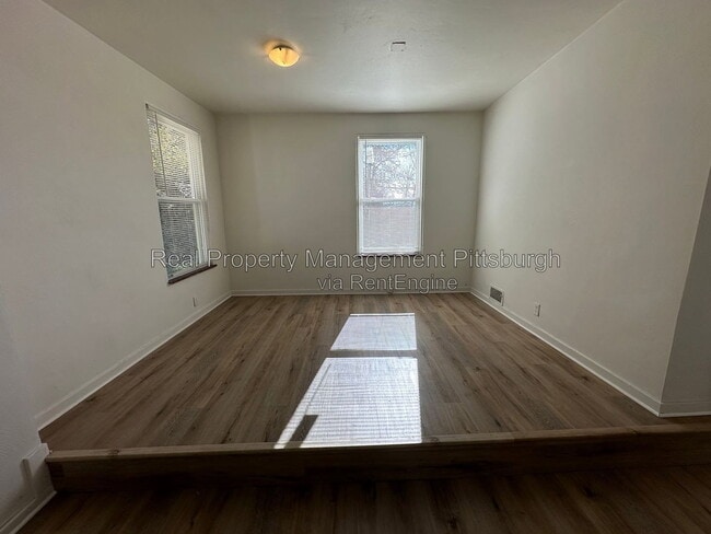 Photo - 208 Rolfe St