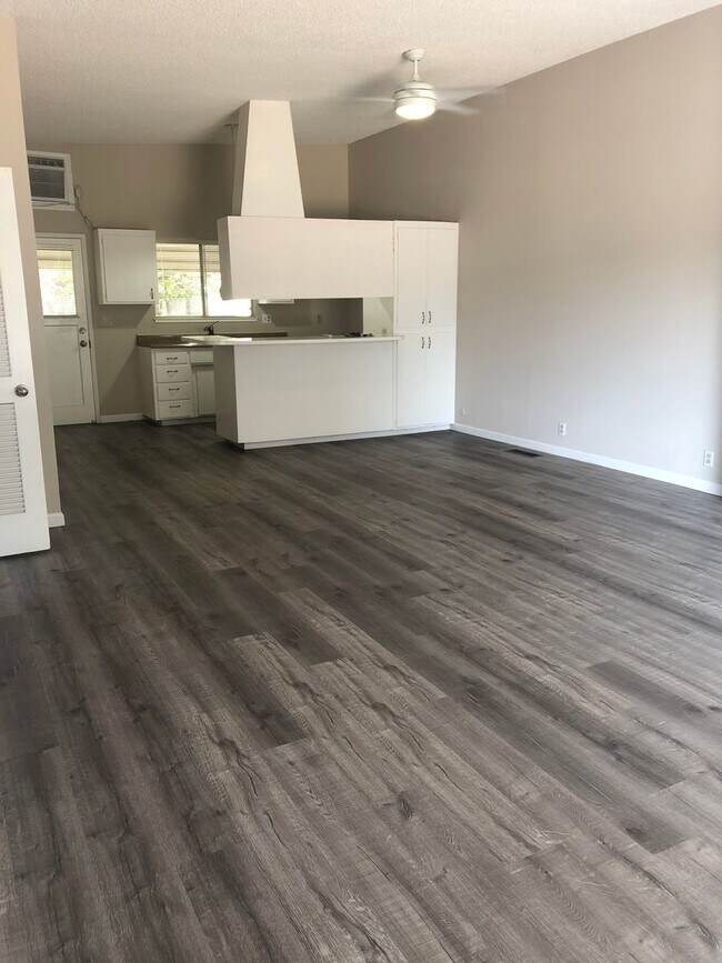 Photo - 1413/1415 Topaz Way Unit 1415