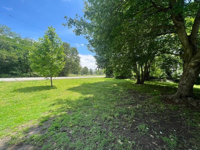 Photo - 3 bedroom, 1 bathroom home located in Joplin! Features washer and dryer hook ups, cozy layout, mo...