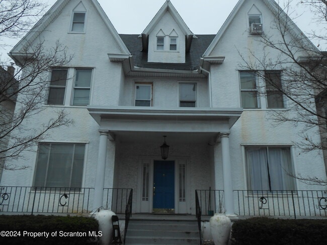 Building Photo - 622 S Main Ave