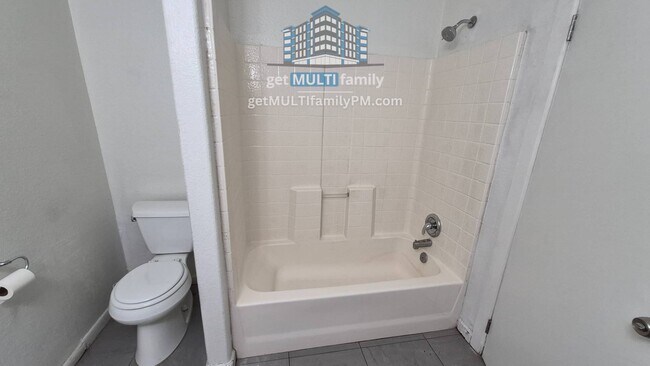 Photo - 3006 E Granada Rd Unidad D