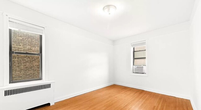 Photo - 30-83 Crescent St