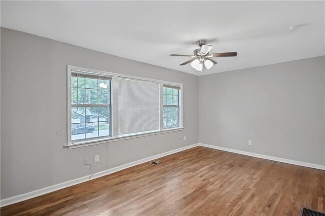 Photo - 1877 Sumter St NW