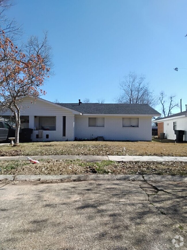 Building Photo - BEAUTIFUL SOUTH BOSSIER HOME-REMODELED