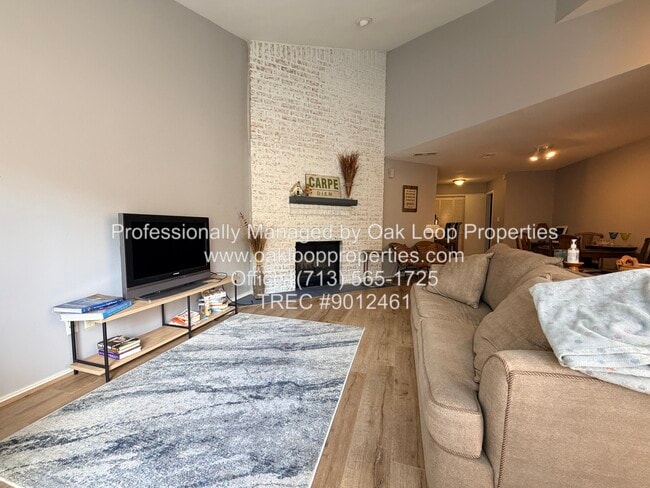 726 Country Pl Dr