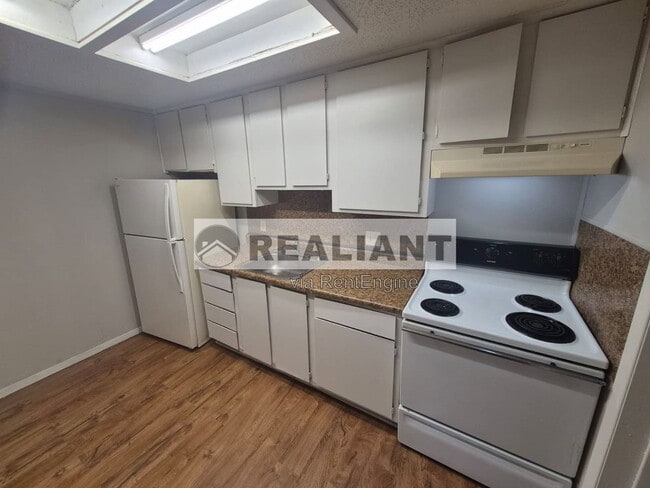 Photo - 605 Amhurst Dr