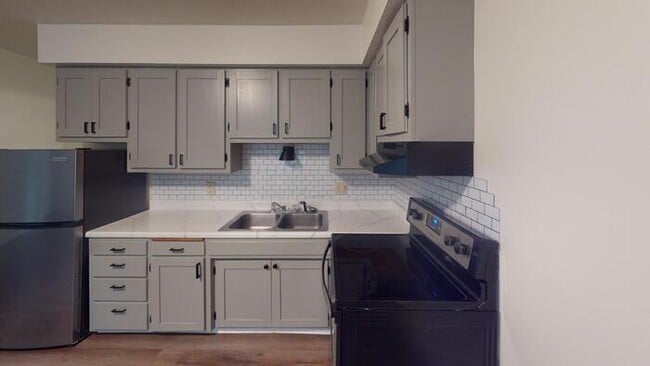 Photo - 229 S Grove St