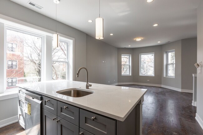 Photo - 3136 N Oakley Ave Unit 3