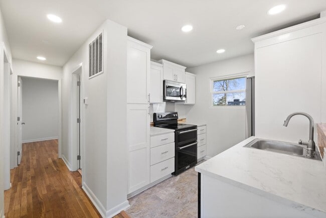 Photo - 389 Thompson St