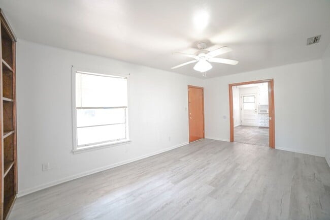 Photo - 3 Bed / 2 Bath Brick Home With Yard In Town