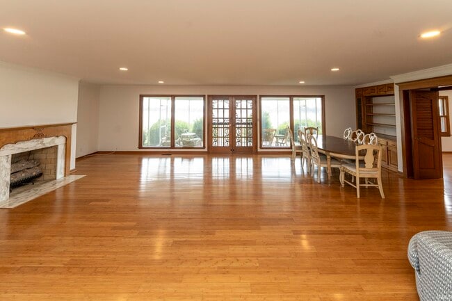 Photo - 603 W Water St