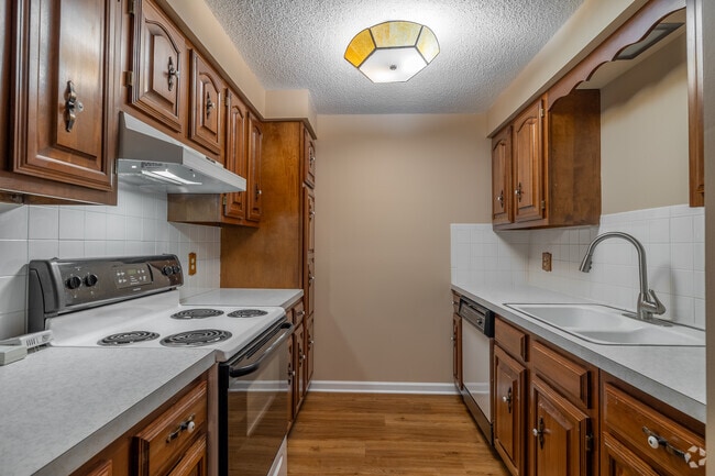 1BR, 1BA - 800-850SF - Kitchen