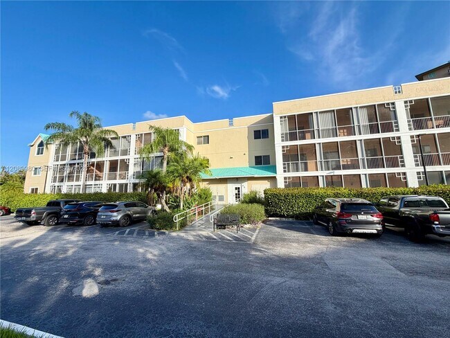 Building Photo - 85 Gulfstream Rd Unit 105A