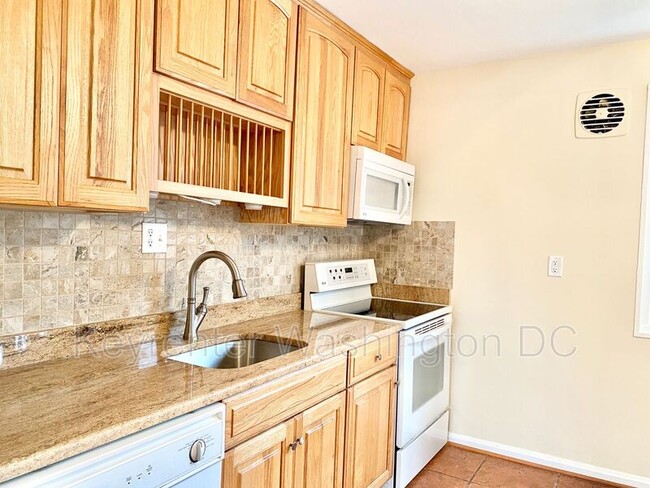 Photo - 5514 Chillum Pl NE