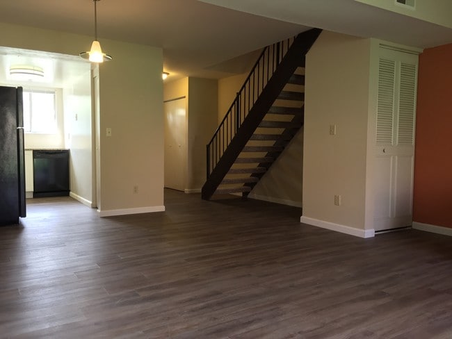 2 Bedroom Town Home - Sutton Place Apartments and Townhomes