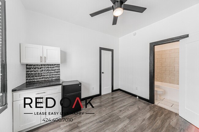 Photo - 5849 Sunset Blvd Unit 210