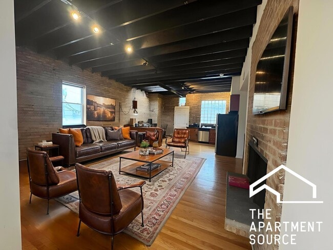 Building Photo - 907 W Belmont Ave Unit 2S