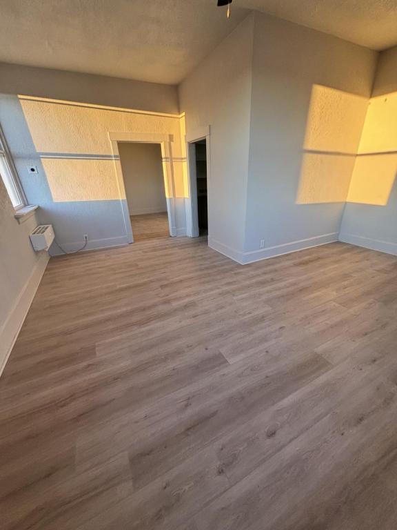 Photo - 404 E Bond St House