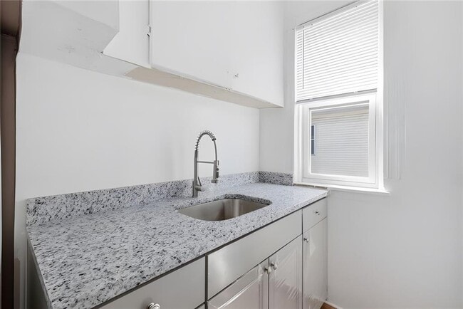 374 Douglas Ave Unit 3