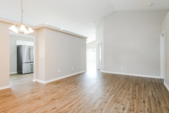 Photo - 417 Halstead Dr