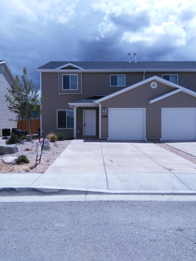 Building Photo - 3 Bedroom, 2.5 Bathroom Twin Home in Gemin...