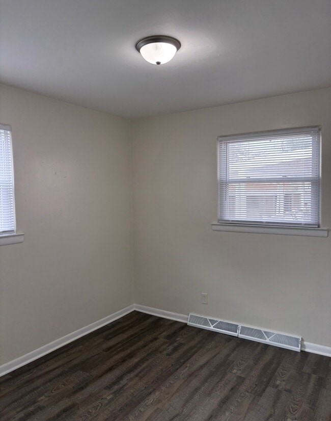 Photo - 127 Hungerford St