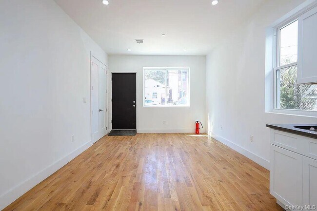 Photo - 105 Wyona St Unit 1