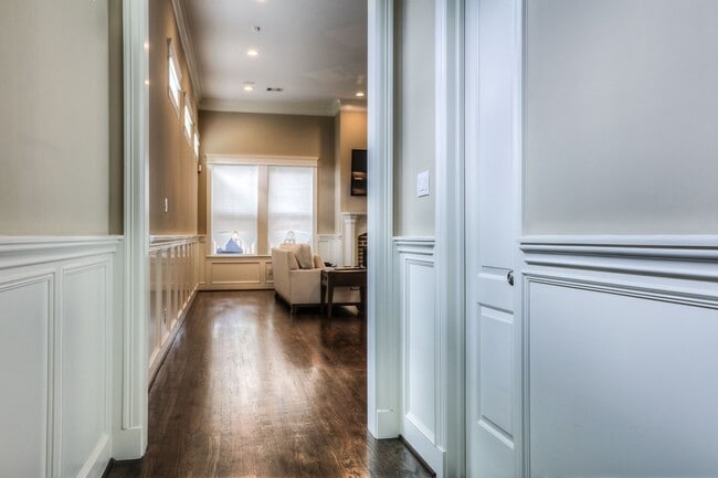 Photo - 922 Alexander St