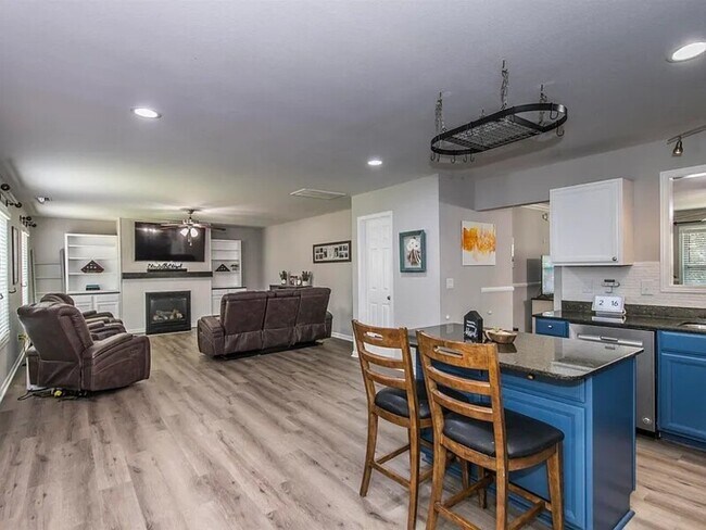 Photo - 450 Laurel Mist Ln