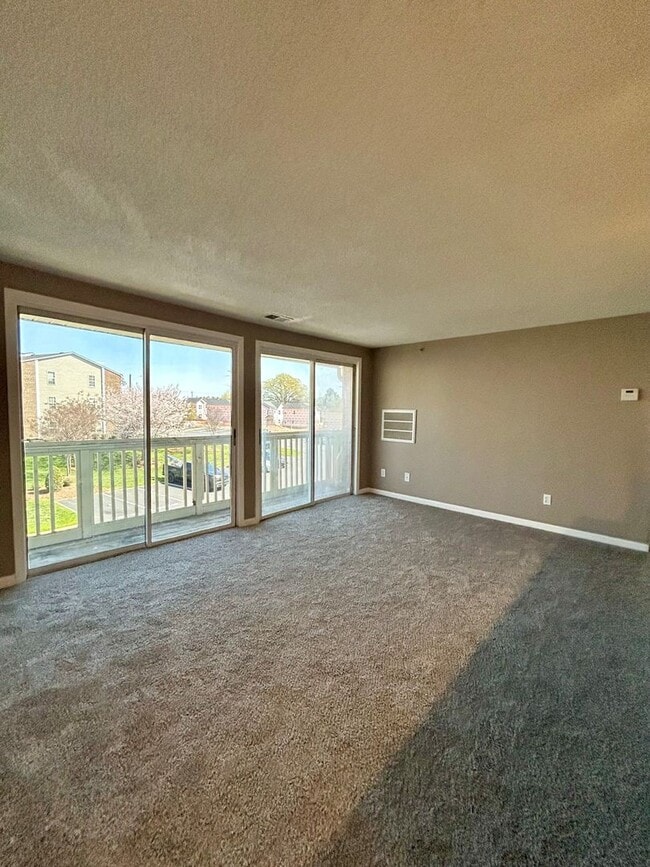 Photo - University Spacious 3rd floor Condo