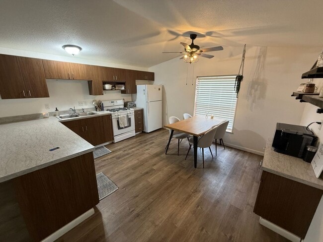 Photo - 3 Bedroom 1 Bath Fully Updated Home in Cli...
