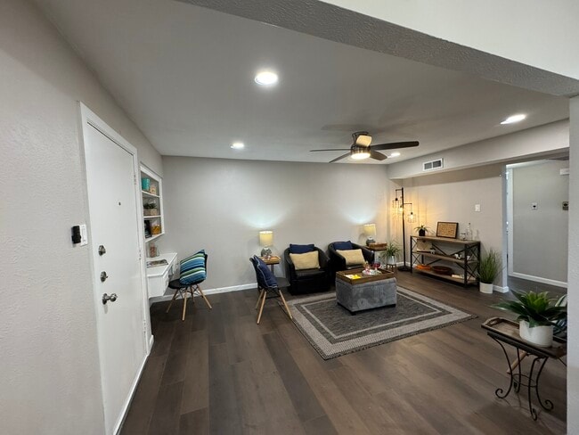 Photo - 4512 Amesbury Dr Unit C