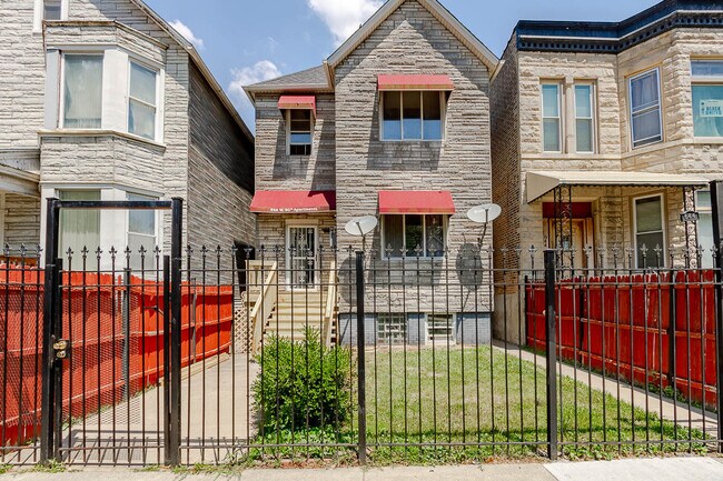 Building Photo - 648 W 60th St Unit 2