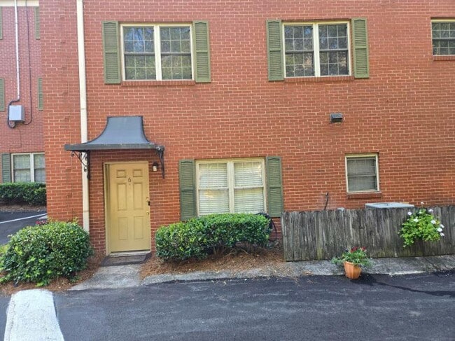 Photo - 430 Lindbergh Drive NE