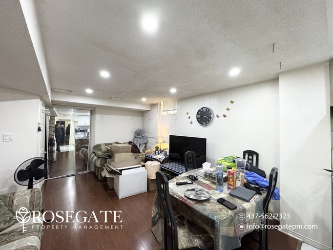 Photo - Spacious 2-Bedroom Basement Apartment with 2 Parking Spaces – Mississauga Unité 2
