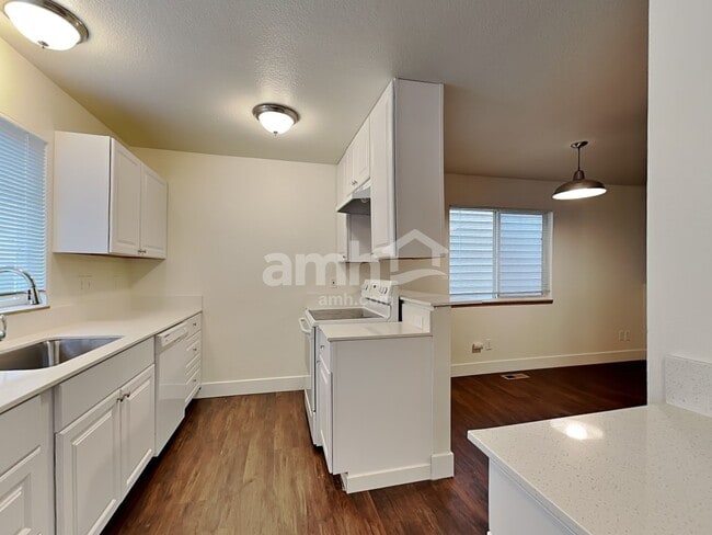 Photo - 16940 SW Cashew Way