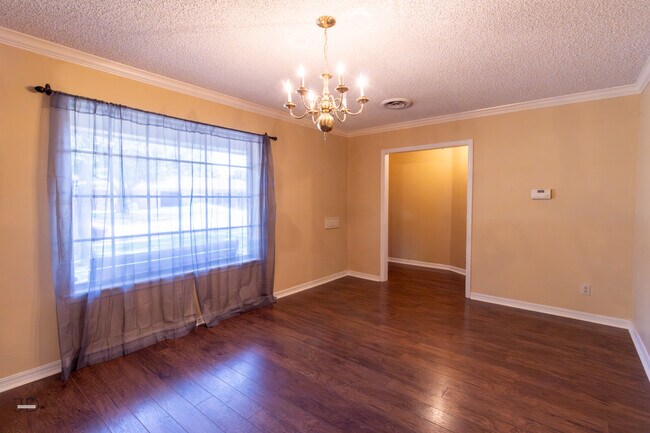 Photo - 1535 Primrose Dr
