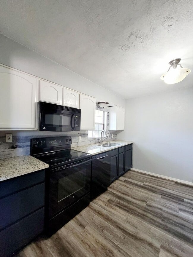 Photo - 112 N Walnut St