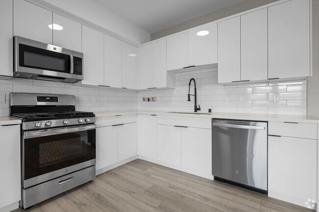 Building Photo - 12714 S Figueroa St Rental
