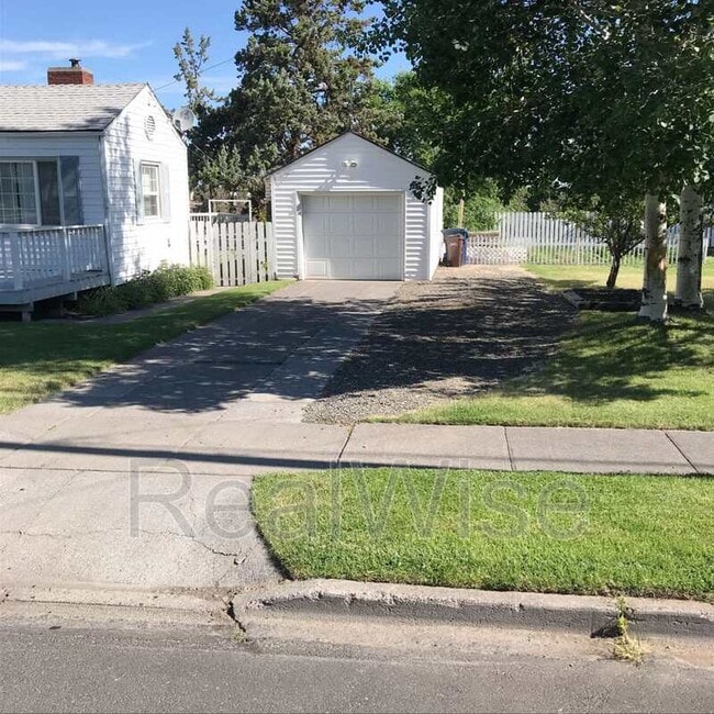 Photo - 1239 NW Dogwood Ave