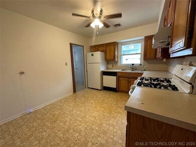 Photo - Quaint and Refreshed Bungalow in Joe Louis Addition