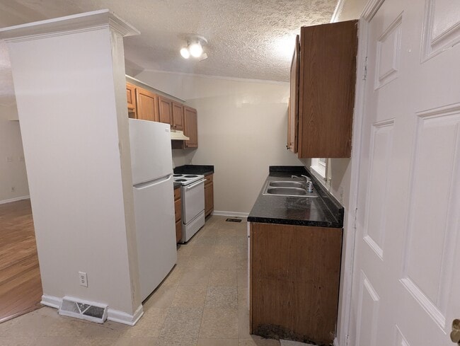 Photo - 1673 Audrey Pl NW