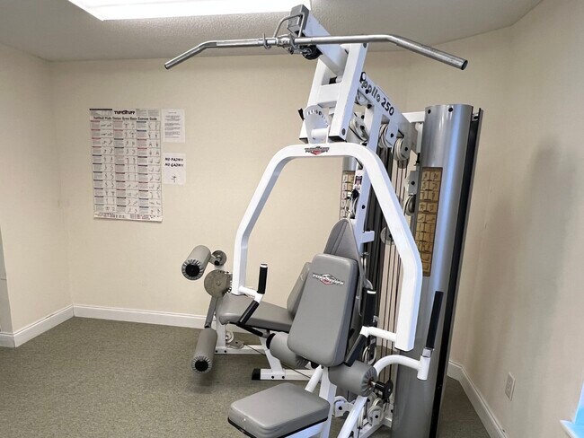Laurel Oaks - Fitness Center