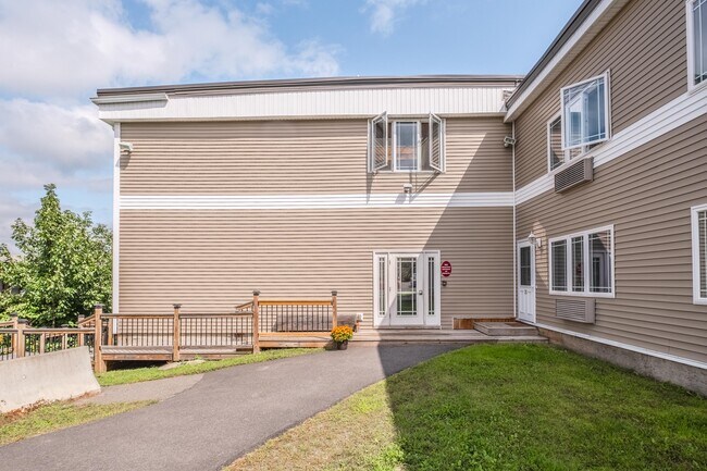 Photo - Riverhouse Apartments