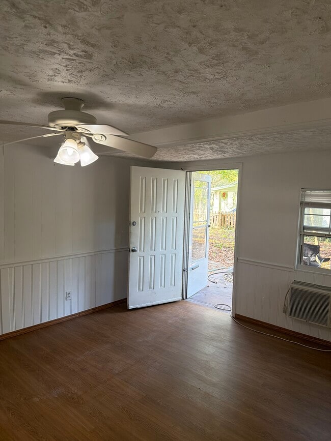 Photo - 209 Strawberry Ln