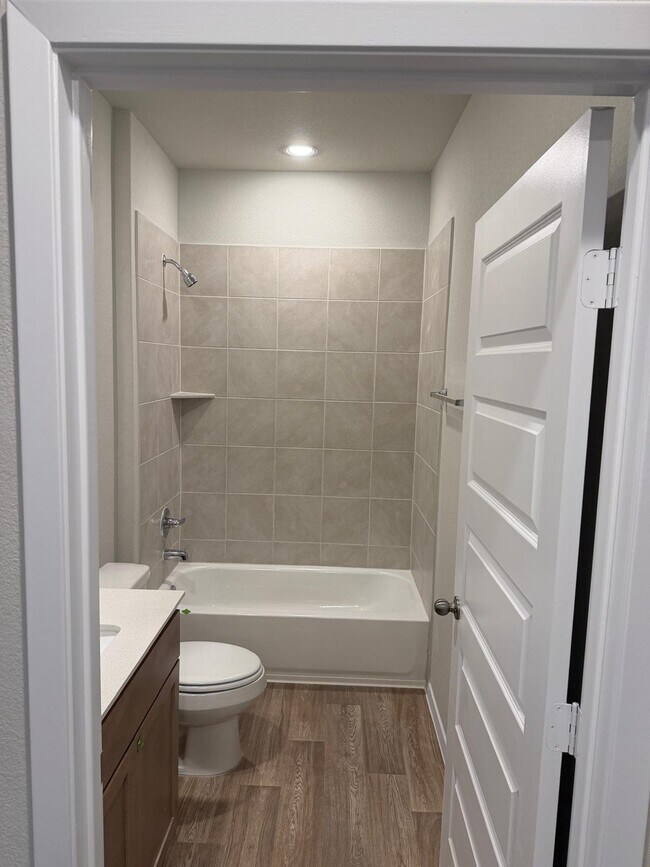 Photo - 2615 Derwent Dr