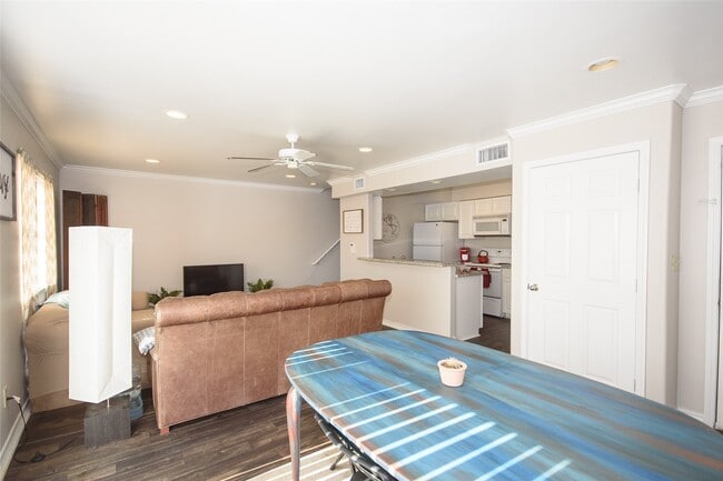 Photo - 1527 Creekside Ln